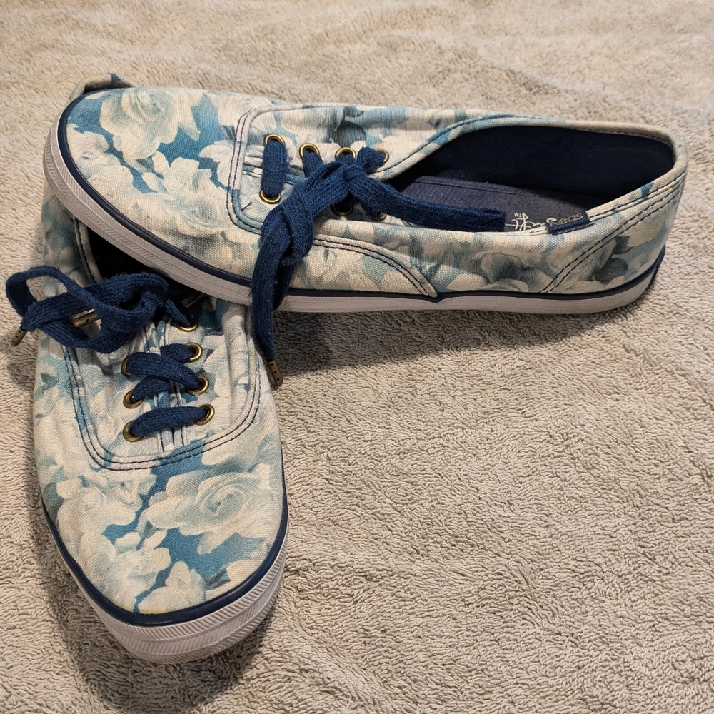 KEDS Taylor Swift Blue rose design size 7.5
